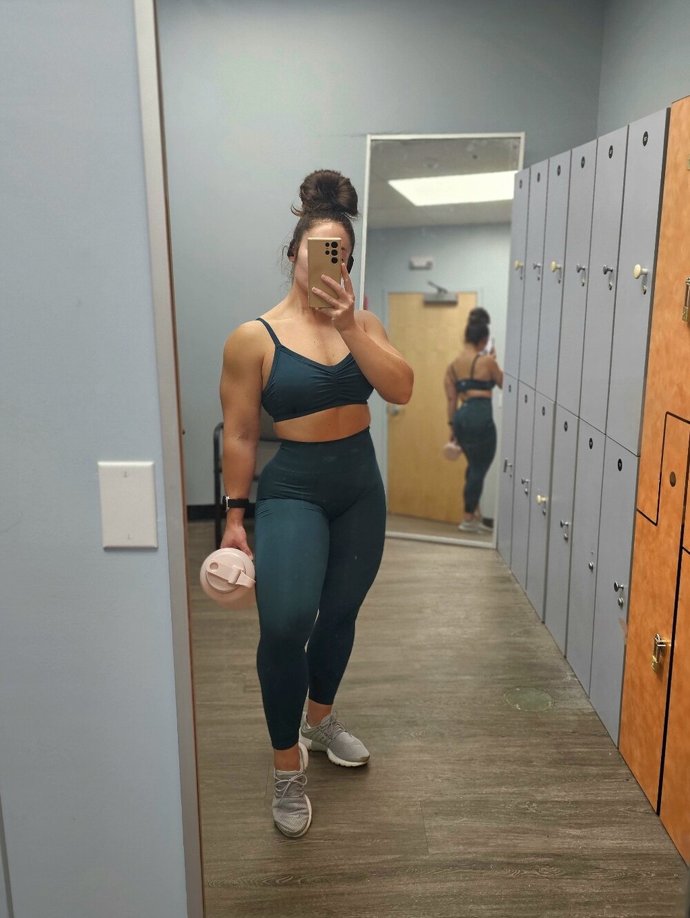 Women's Best define 2.0 scrunch butt leggings and sports bra set medium teal